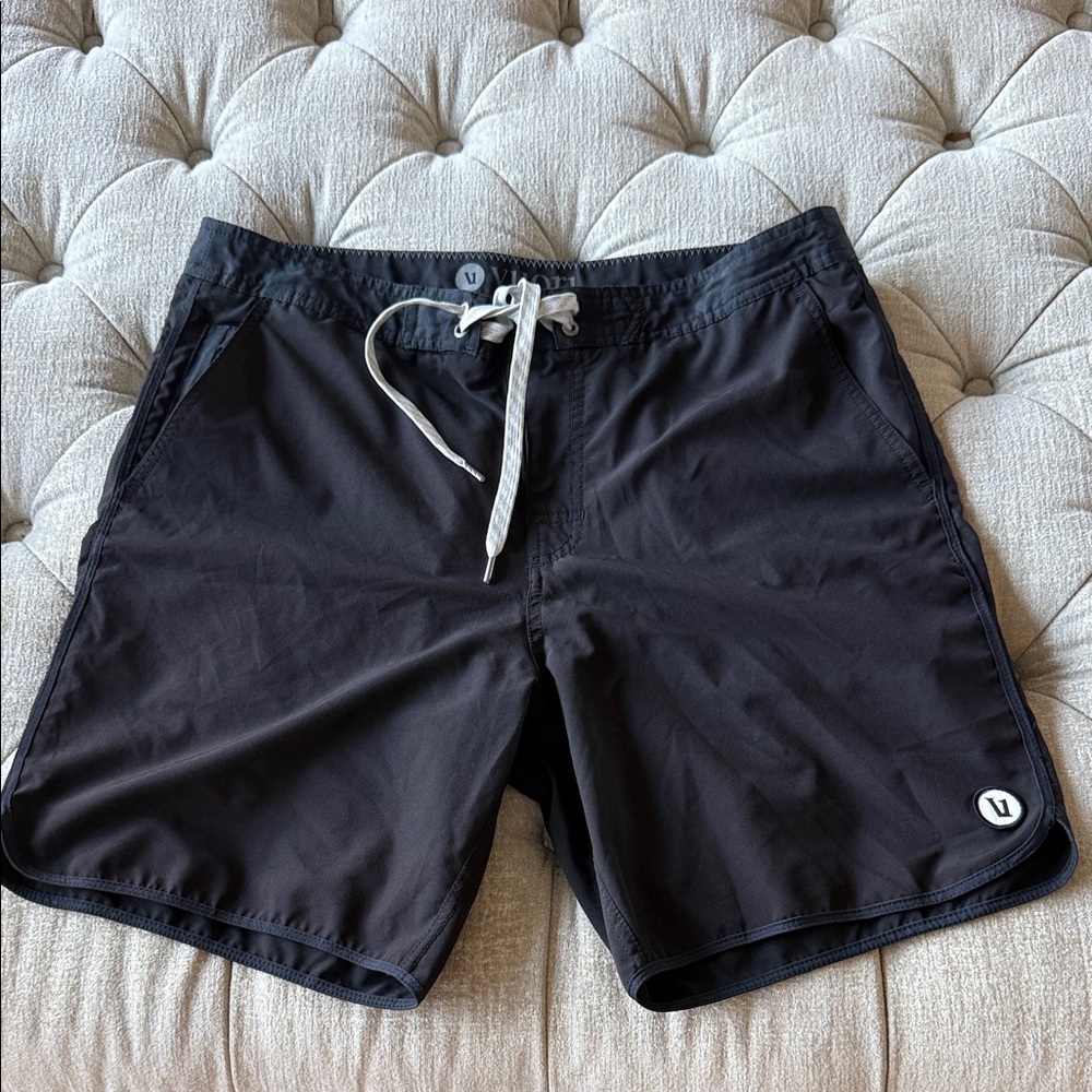 Vuori Men's L Black board Shorts - Picture 1 of 5
